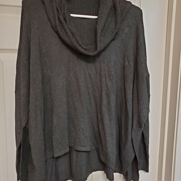 Central park west sweater size medium black gray cowl neck faux leather patch - Picture 6 of 8